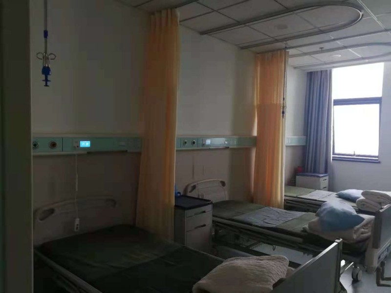 武漢協(xié)和醫(yī)院輕質(zhì)墻板工程施工案例