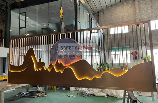 金屬山水屏風(fēng)隔斷：新中式古典風(fēng)，精致優(yōu)雅，輕奢舒適