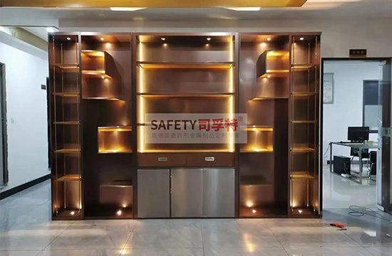 不銹鋼酒柜款式多樣，美觀時(shí)尚，經(jīng)久耐用