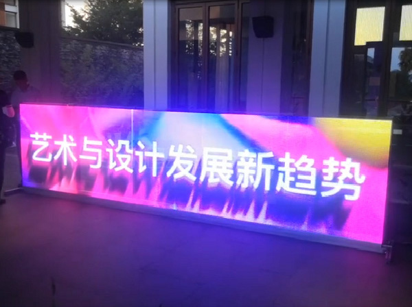 光電玻璃護欄廣告屏(圖2) 光電玻璃護欄廣告屏(圖2)