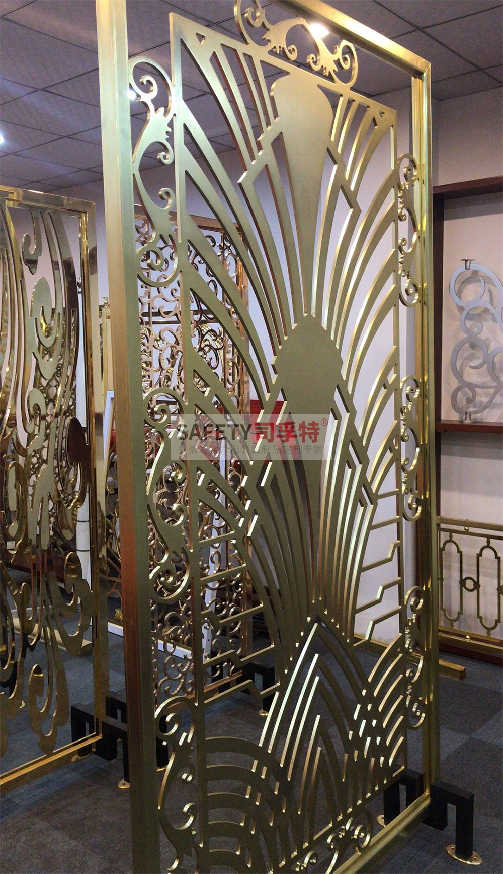 屏風(fēng)按設(shè)計(jì)風(fēng)格可以分為哪些種類(lèi)[司孚特金屬屏風(fēng)](圖1)