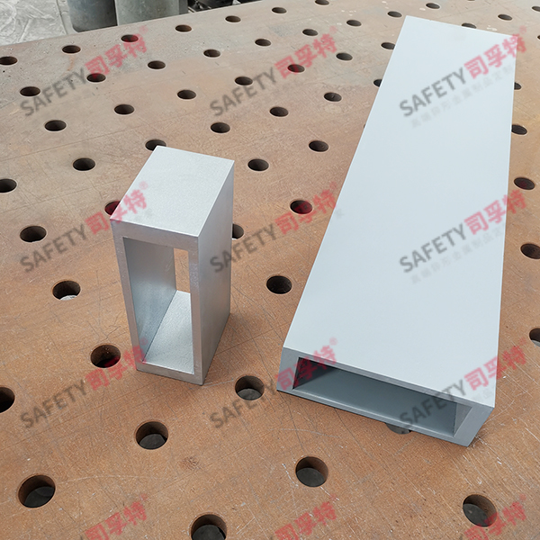 對(duì)稱等厚矩形氟碳噴涂精制鋼幕墻型材(圖4) 對(duì)稱等厚矩形氟碳噴涂精制鋼幕墻型材(圖4)