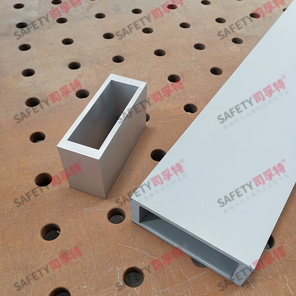 對(duì)稱等厚矩形氟碳噴涂精制鋼幕墻型材(圖5) 對(duì)稱等厚矩形氟碳噴涂精制鋼幕墻型材(圖5)